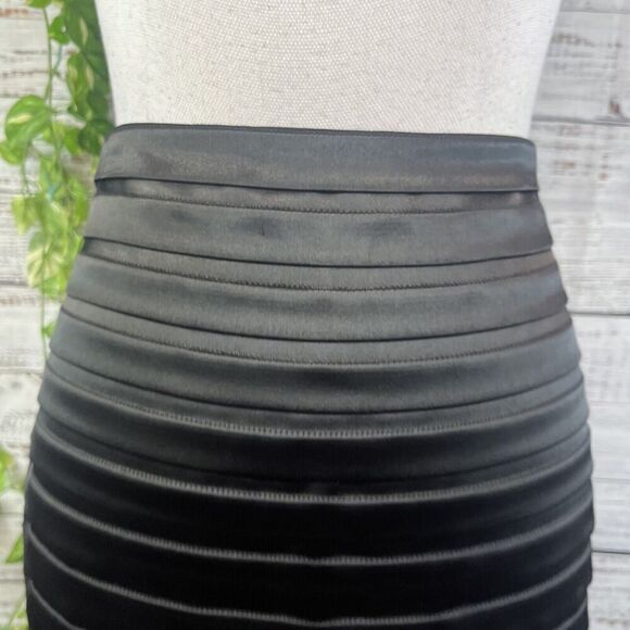 Dressbarn Skirt size 4 Black Satin Layers Pencil Knee Wedding Cocktail Church - Picture 5 of 10